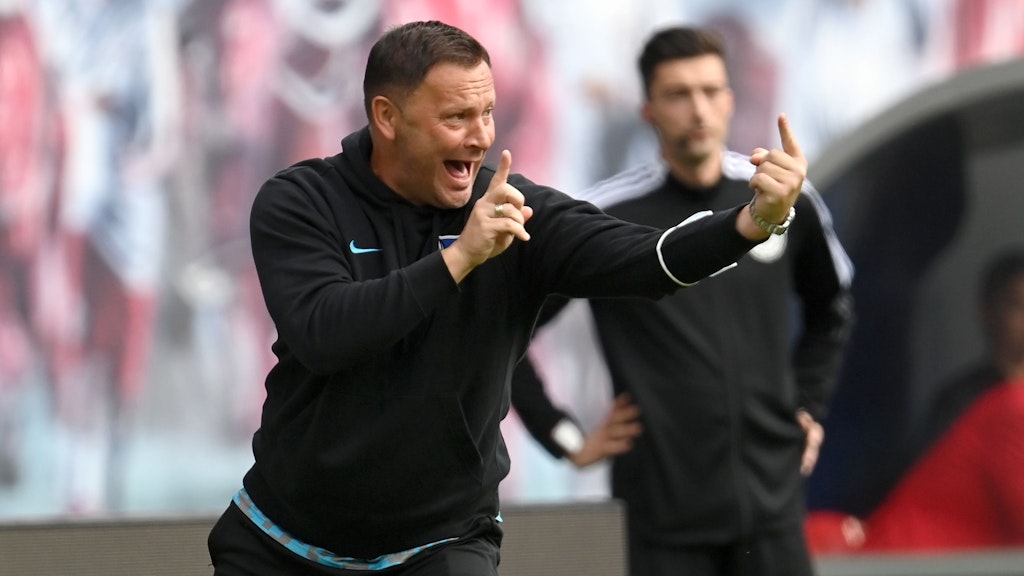 Hertha-Trainer Pal Dardai versuchte vergeblich, sein Team gegen RB Leipzig von der Seitenlinie zu coachen. 