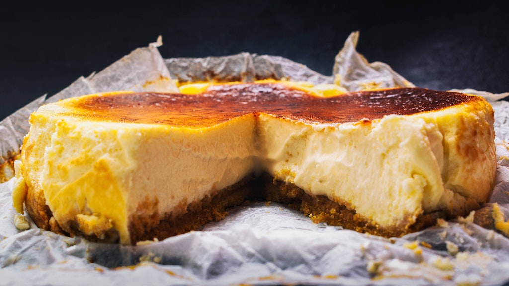 Käsekuchen schmeckt köstlich - aber wie vermeidet man, dass er beim Abkühlen Risse bekommt?