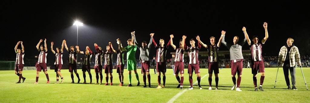 Fühlten sich nach dem späten Punktgewinn in Chemnitz wie Sieger: Die Spieler des BFC Dyanmo. 