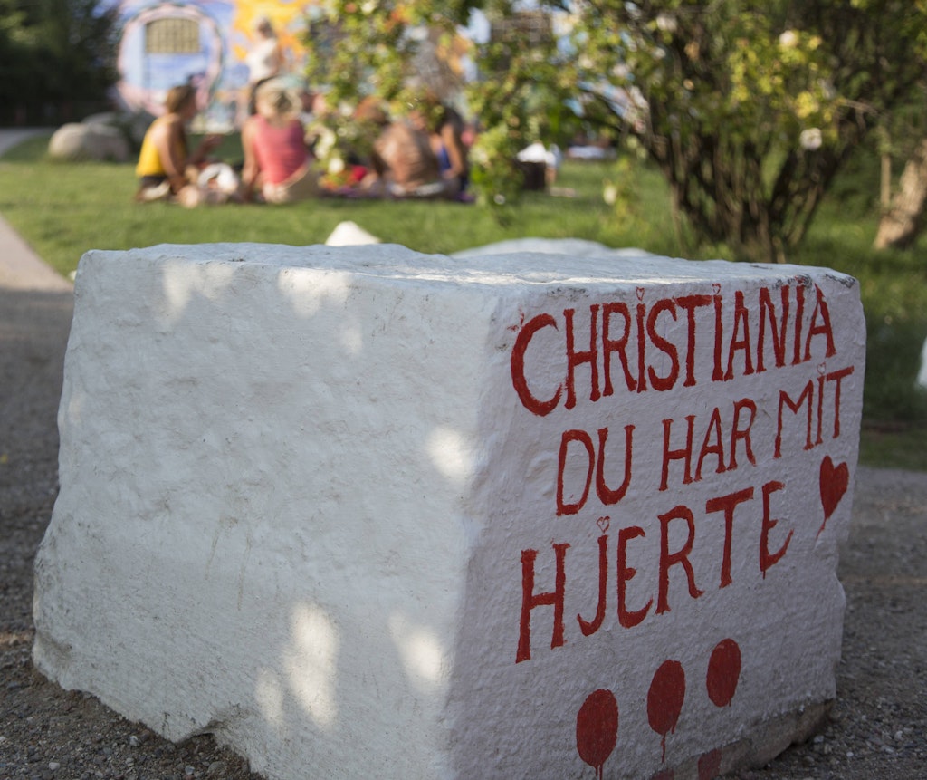 Stein in der Kommune mit der Aufschrift: „Christiania – Du bist mein Herz“