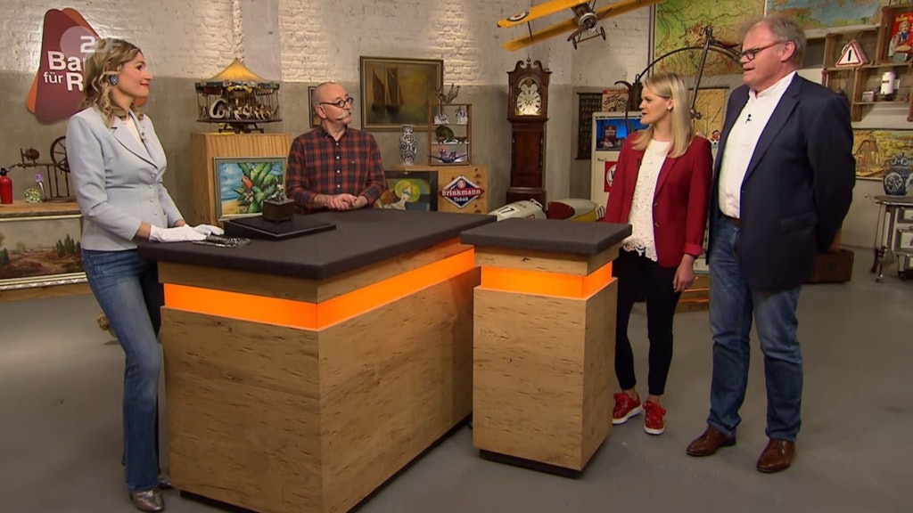 „Bares für Rares“-Expertin Dr. Bianca Berding bewertet die Schatztruhe in ihrer Expertise.