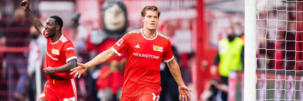Die Kraft, die von der Bank kommt: Kevin Behrens (r.) und Sheraldo Becker bejubeln das 1:0 gegen Bielefeld. 