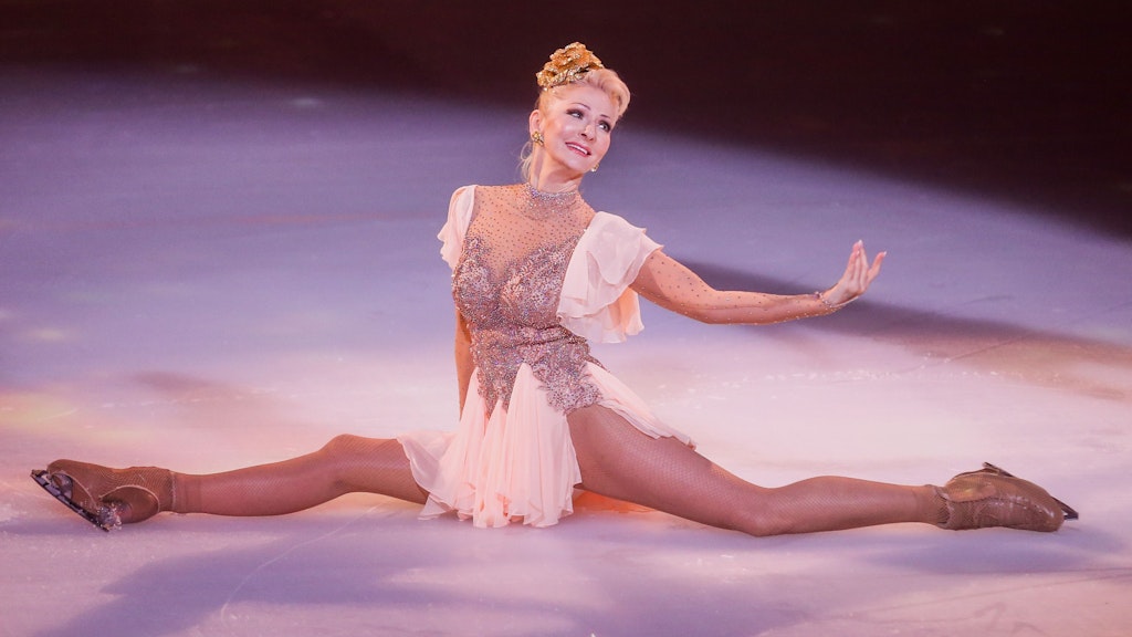 Bei der Sat.1-Show „Dancing on Ice“ stellte Désirée Nick auf Kufen ihre Gelenkigkeit unter Beweis.