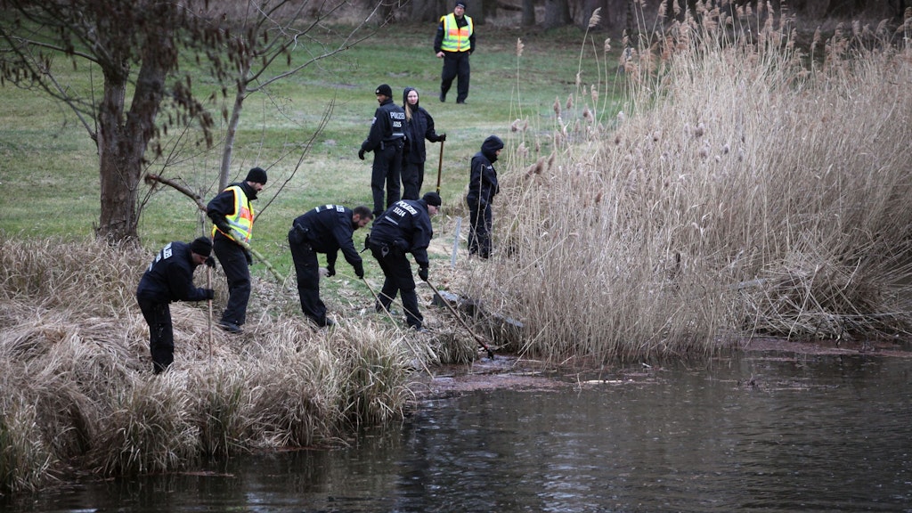 Im März 2019 suchte die Polizei am Storkower Kanal nach Rebecca.
