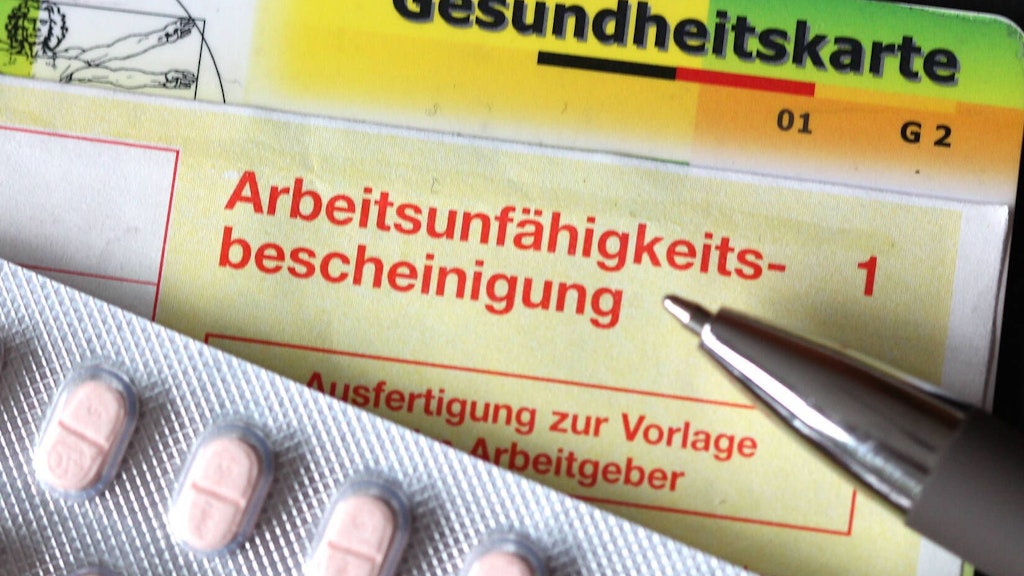 Wer krank ist, muss die AU-Bescheinigung künftig nur noch an den Arbeitgeber senden.