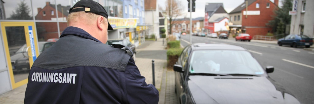 Es war ein langer Weg. Nun aber kommen bald Änderungen am Bußgeldkatalog. Kernbotschaft: Radfahrer und Fußgänger sollen besser geschützt werden. Dafür müssen Verkehrssünder künftig deutlich tiefer in die Tasche greifen.