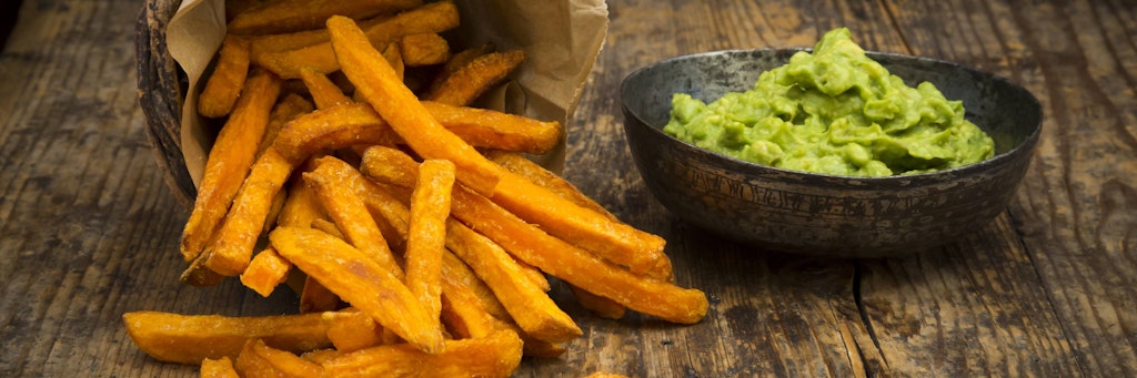 Nicht aus der Fritteuse, nicht angebrannt, einfach nur knusprig und lecker: Mit diesen Tipps werden die Pommes aus dem Ofen einfach perfekt.
