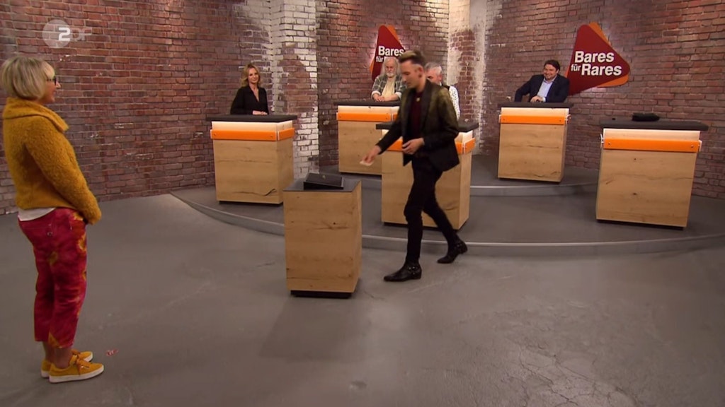 „Bares für Rares“-Händler Fabian Kahl kauft den Ring für immerhin 350 Euro.