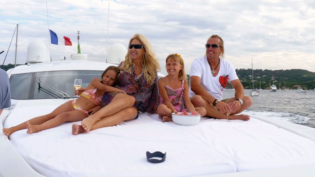 Die Anfänge im Fernsehen: Davina, Carmen, Shania und Robert Geiss im Jahr 2011 auf ihrer Jacht.
