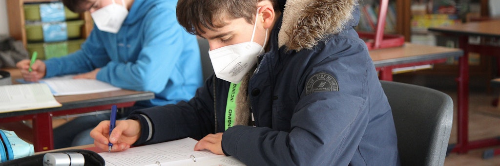 Schüler in der Hauptstadt müssen für ihren Mittleren Schulabschluss (MSA) einem Medienbericht zufolge aufgrund der Corona-Pandemie keine schriftlichen Abschlussprüfungen absolvieren.