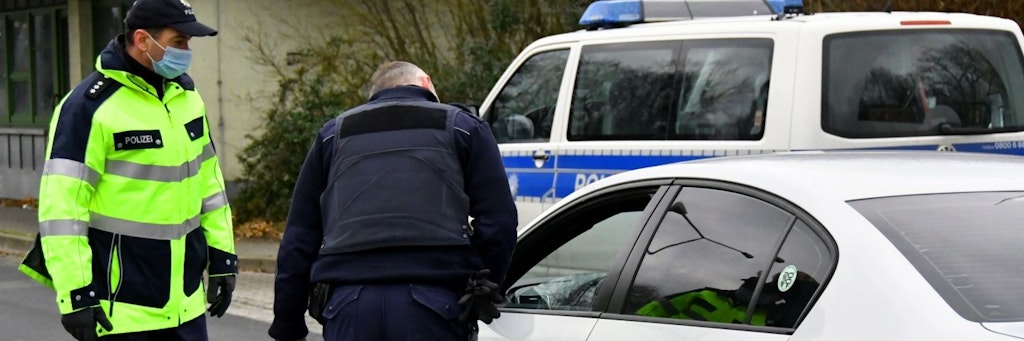Die Brandenburger Polizei kontrolliert Ausflügler aus Berlin. 