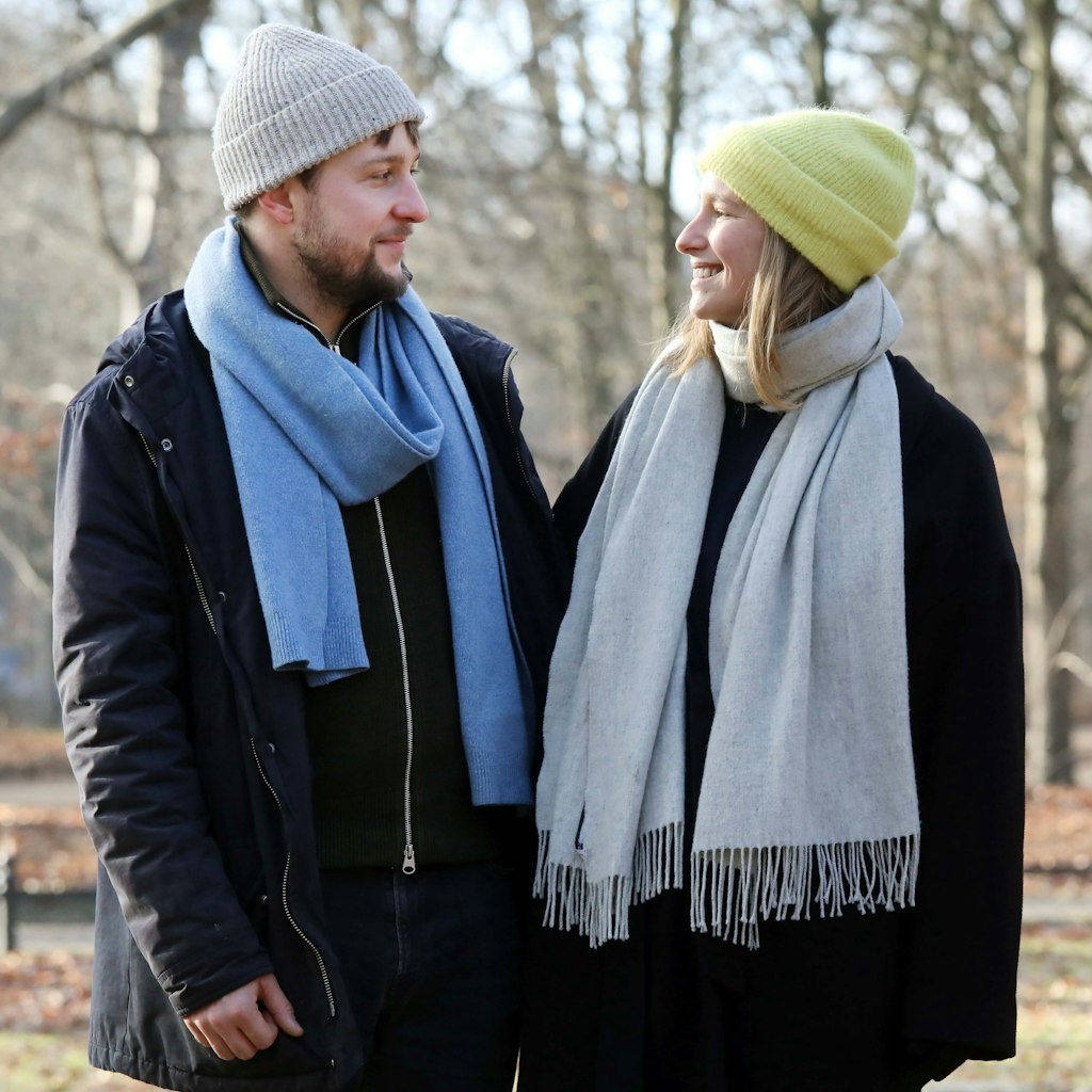 Inga Landgrebe (31) und Friedrich Landenberger (30) aus Moabit gehen oft im Tiergarten spazieren.