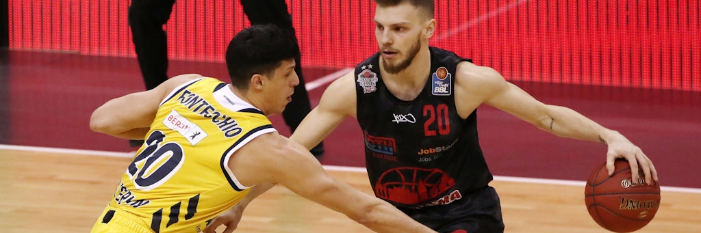 Simone Fontecchio (l.) war mit 18 Punkten Alba Berlins bester Werfer gegen Gießen.