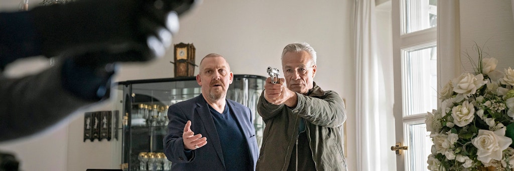 Die Kommissare Max Ballauf (Klaus J. Behrendt, r.) und Freddy Schenk (Dietmar Bär) versuchen, einen Mord zu verhindern.