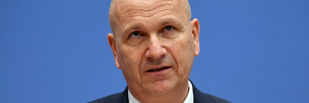 CSU-Politiker will Handydaten auswerten, um die Einhaltung der 15-Kilometer-Regelung zu kontrollieren.