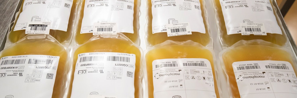Blutplasma mit Corona-Antikörpern soll Covid-19-Patienten bei der Heilung helfen.