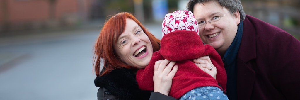Gesa Teichert-Akkermann (l.) und Verena Akkermann mit ihrer Tochter Paula (elf Monate alt).