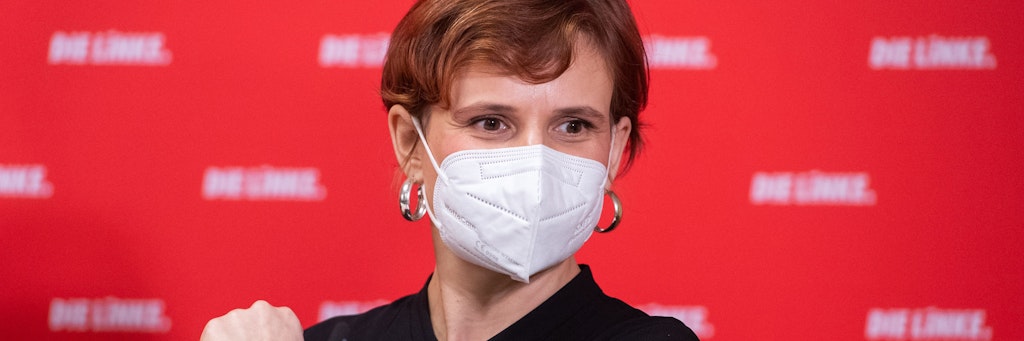 Die Vorsitzende der Linken, Katja Kipping, mit Mund-Nasen-Schutz bei einer Pressekonferenz.
