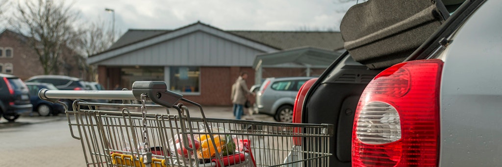 Beim Parken auf dem Supermarkt-Parkplatz immer eine Parkscheibe verwenden.