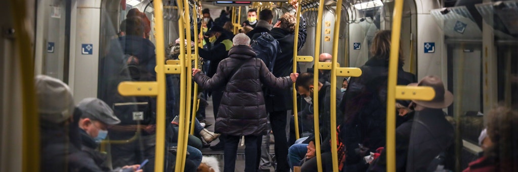 Volle Busse und Bahnen – mehr Homeoffice könnte da Abhilfe schaffen.