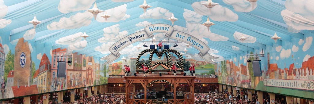 Oktoberfest München: das Festzelt Hacker Pschorr der Himmel der Bayern von Innen