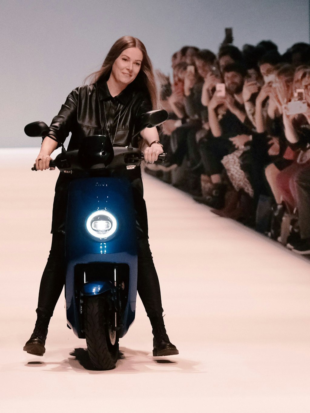 Im Kraftwerk aufgefahren: Rebekka Ruétz bei der Fashion Week im Januar 2020 - noch mit Zuschauern.