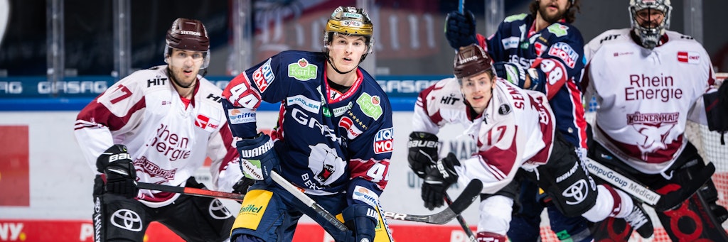 Lukas Reichel wird bis zum Saisonende das Trikot der Eisbären tragen.