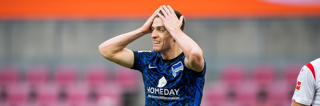 Es ist zum Haare raufen! Kris Piatek kann es nicht fassen. Herthas Stürmer vergab zwei riesige Torchancen.