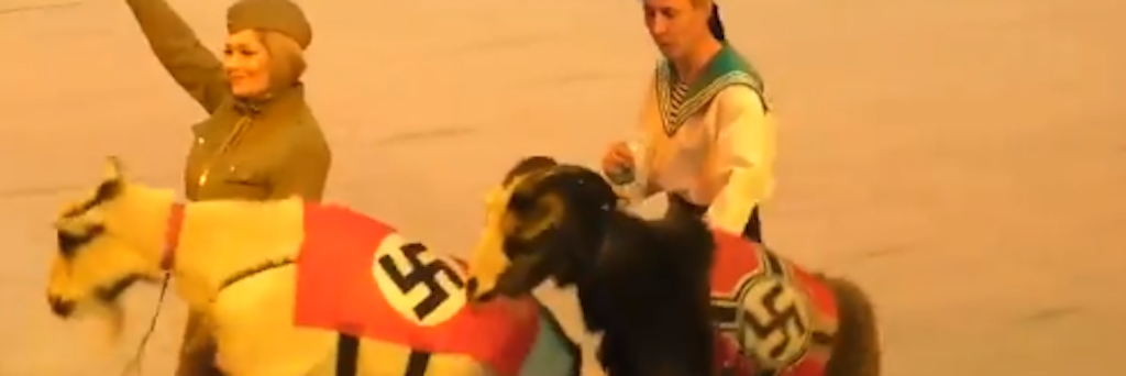 Fragwürdige Performance: Ziegen mit Nazi-Kostümen in der Manege. 