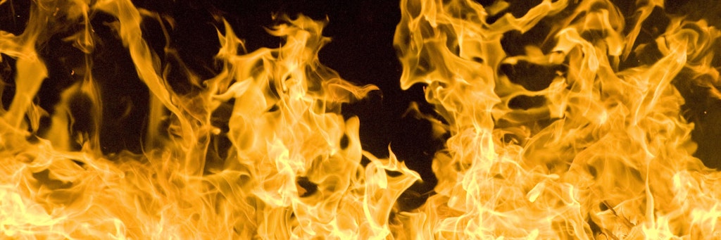 Lodernde Flammen (Symbolfoto)
