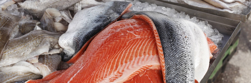Lecker und gesund: Lachs enthält reichlich gesundes Fett, nämlich die sogenannten Omega-3-Fettsäuren.