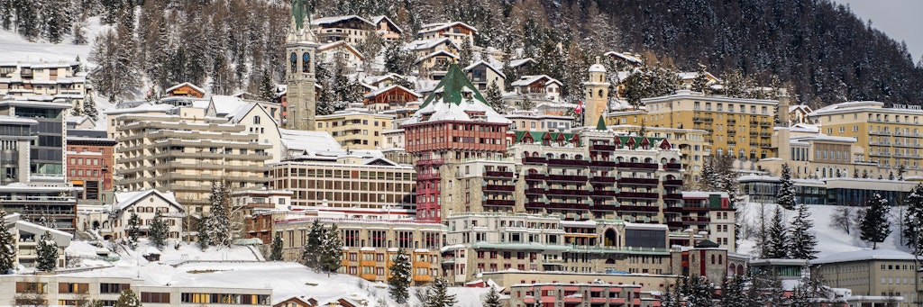 In der Gemeinde St. Moritz in der Schweiz gab es in zwei Luxushotels einen Corona-Ausbruch.