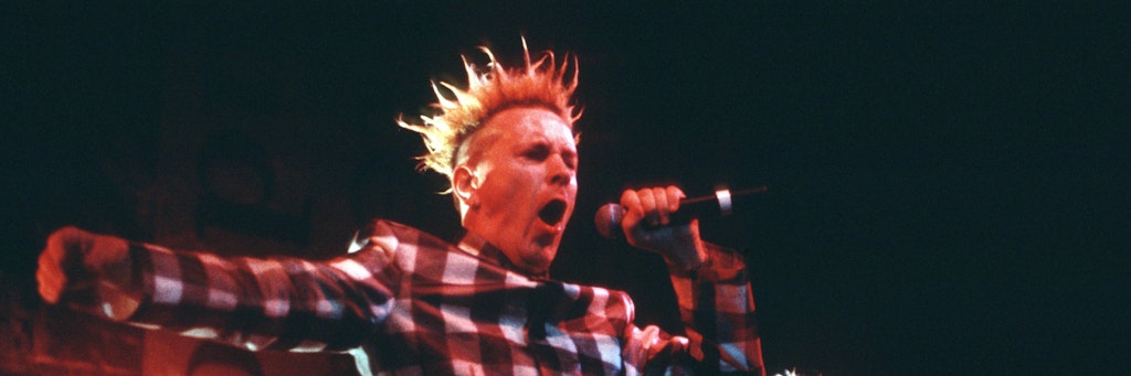Sänger Johnny Rotten bei einem Auftritt der Sex Pistols in München.