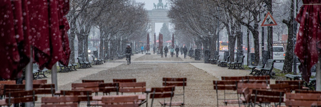 Kleine Flöckchen Unter den Linden: Es ist eines der wenigen Schneefotos aus dieser Berliner Wintersaison.