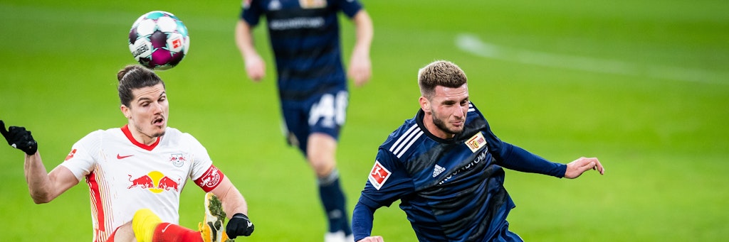 Keine Angst vor großen Namen: Leon Dajaku (r.) haute sich bei seinem Union-Debüt gegen Leipzigs Marcel Sabitzer voll rein.