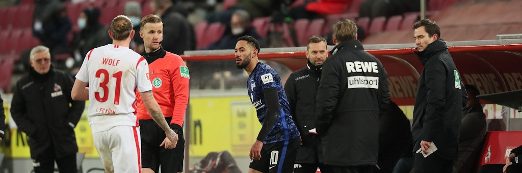 Herthas Matheus Cunha (M.) droht für sein Wortgefecht mit der Kölner Bank vergangene Woche noch bestraft zu werden. 