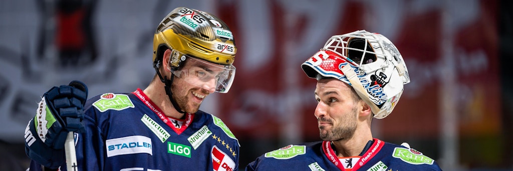 Gesichter des Erfolgs gegen Bremerhaven: Marcel Noebels (l.) und Torwart Mathias Niederberger.