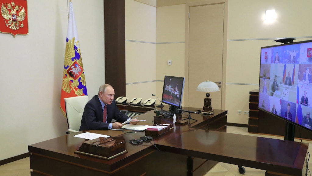 Wladimir Putin in seinem Moskauer Büro – oder ist es doch ein Nachbau am Schwarzen Meer, wie spekuliert wird?