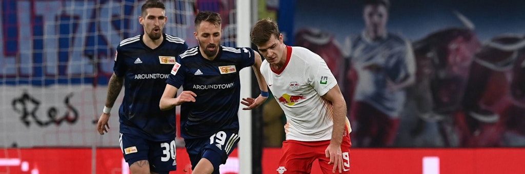 Muss jetzt zwei Spiele abwarten, bis er sich wieder so ins Getümmel werfen kann: Unions Florian Hübner (M.). 