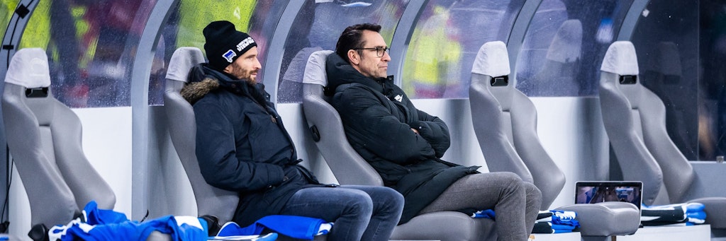 Sportdirektor Arne Friedrich (l.) und Manager Michael Preetz sitzen jetzt nicht mehr gemeinsam auf der Hertha-Bank.