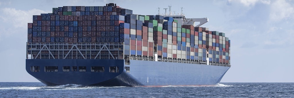 15 Mitglieder eines Containerschiffs wurden offenbar von Piraten vor Nigeria entführt. Ein Mensch kam bei dem Angriff ums Leben. (Symbolfoto)