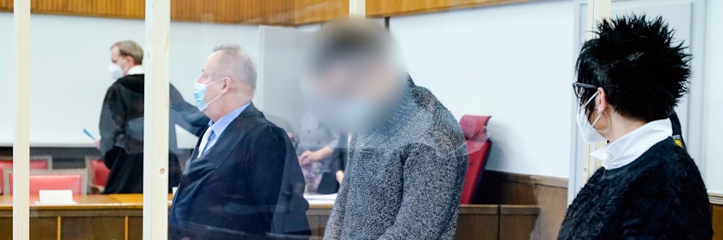 Der Angeklagte Constantin B. (Mitte) muss ins Gefängnis.