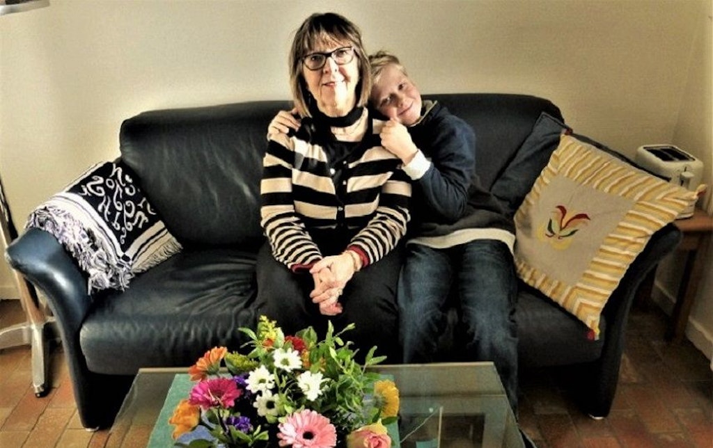 Carola Kasten mit ihrem Enkel Juris an ihrem 70. Geburtstag.