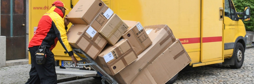 Wegen der geschlossenen Geschäfte müssen die Paketboten buckeln.