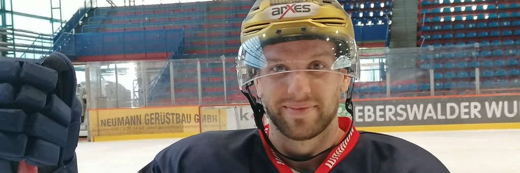 Zach Boychuk strahlt bei seinem ersten Besuch auf dem Eis im Welli.