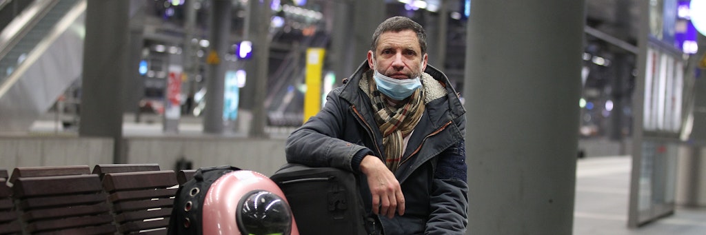 Frank Doucet am Berliner Hauptbahnhof, kurz vor der Abfahrt nach Frankreich. Er betrieb ein kleines Café in Pankow.