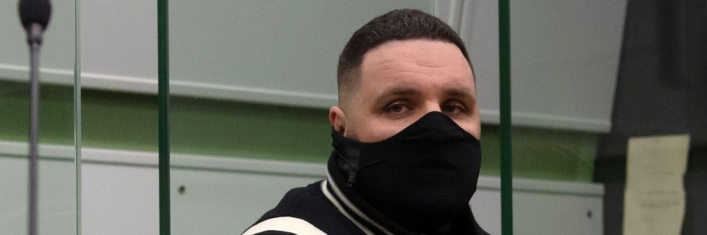 Rapper Fler, bürgerlich Patrick Losensky, sitzt im Gerichtssaal.