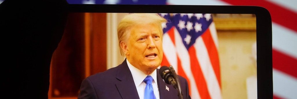 Der ehemalige US-Präsident Donald Trump ist in einem Video zu sehen.