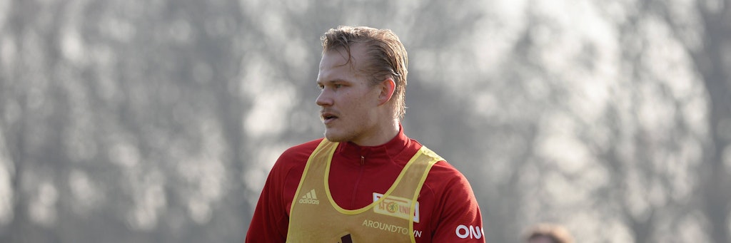 Will das Trainingsleibchen mit dem Spieltagsdress tauschen – Unions Joel Pohjanpalo.