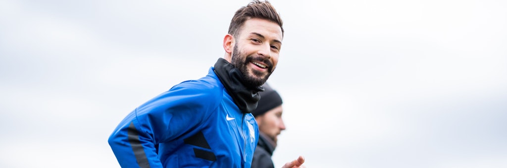 Marvin Plattenhardt kann wieder lachen. Seine Verletzung hat er überstanden. Jetzt hofft er auf ein Blitzcomeback gegen Frankfurt.
